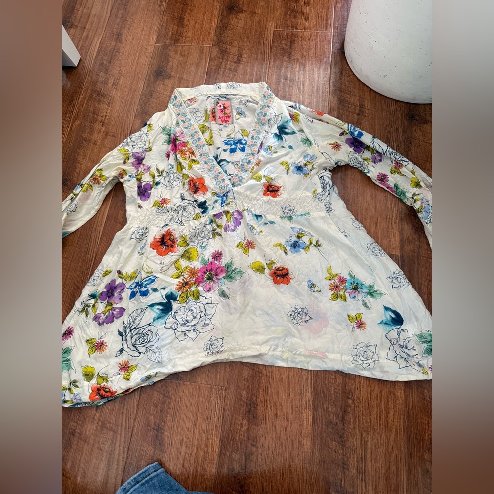 Johnny Was Floral 100% Silk Embroidered Ribbon Tunic Blouse Cream Size-M - Picture 8 of 10